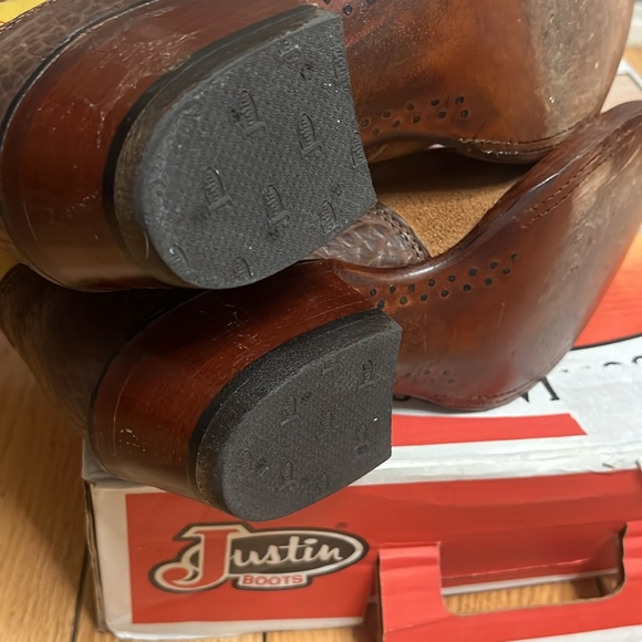 Justin Boots for men. Like new! Size 8.5 - Picture 10 of 11